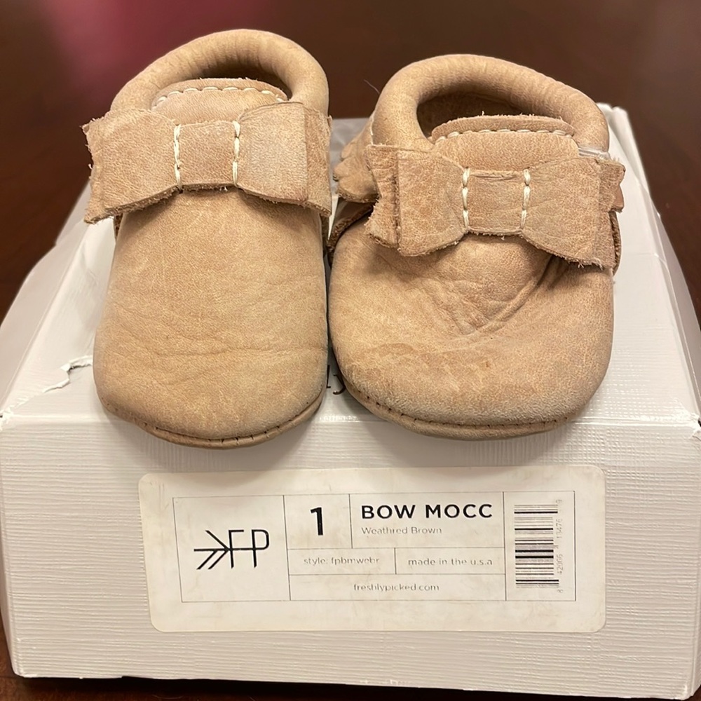 Freshly Picked bow mocc sz 1